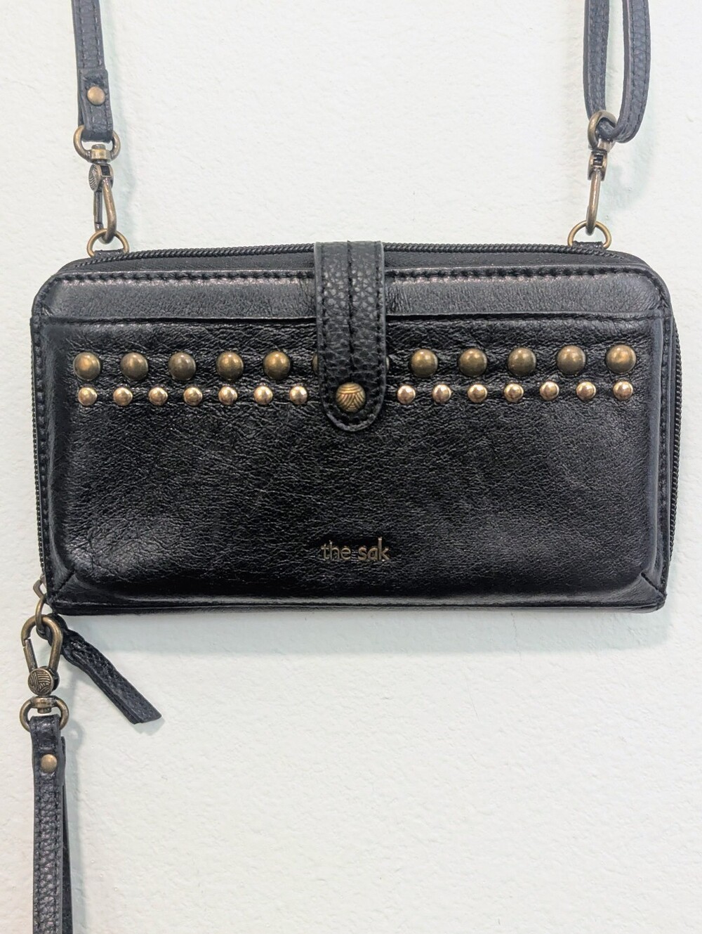 The Sak Iris Studded Leather Smartphone Crossbody Wallet in Classic Black 🖤